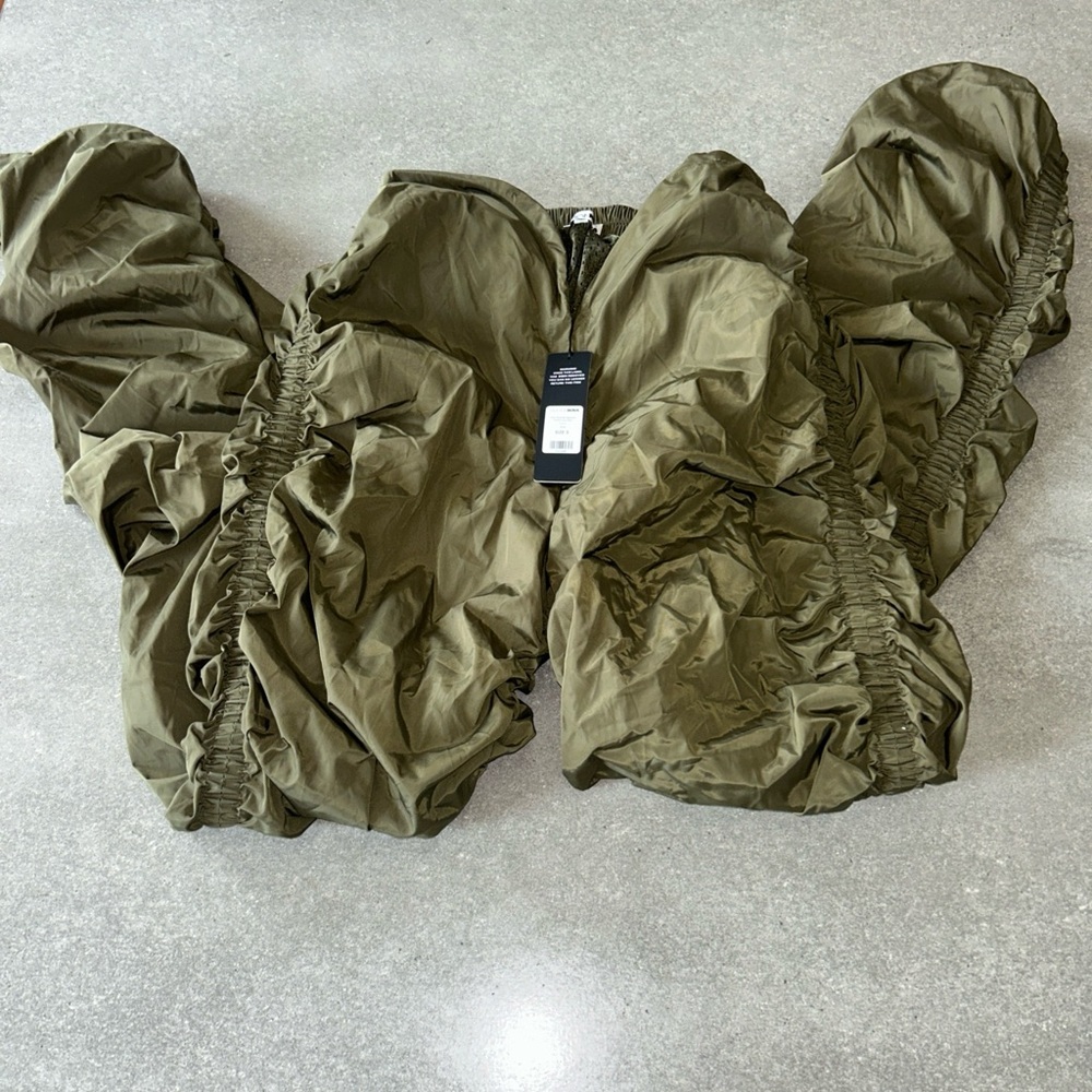 Army Green women’s parachute ruched pants with low cut dip in front NWT Sz small - Picture 6 of 8